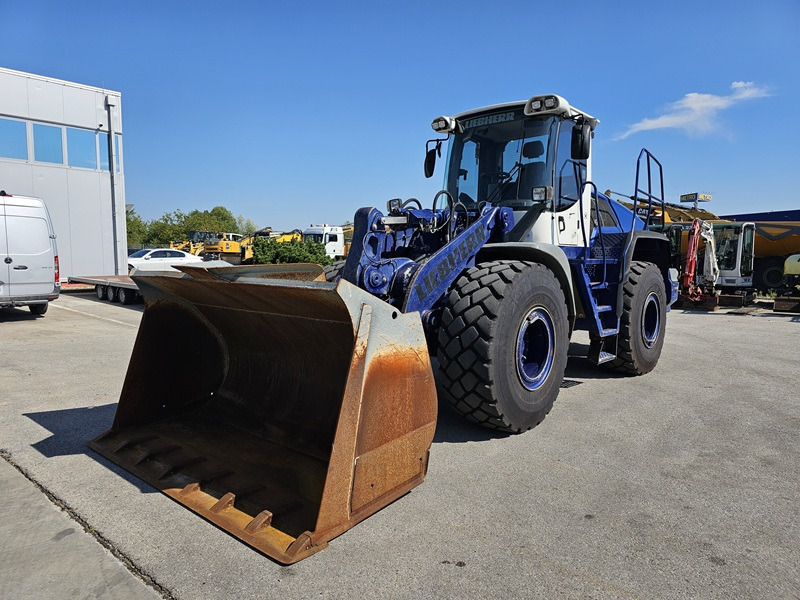 Wheel loader LIEBHERR L556