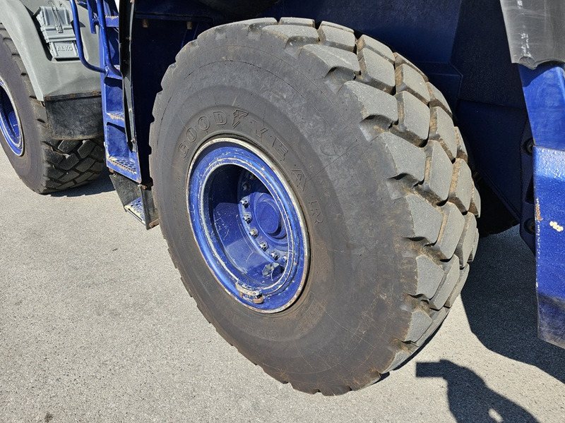 Wheel loader LIEBHERR L556