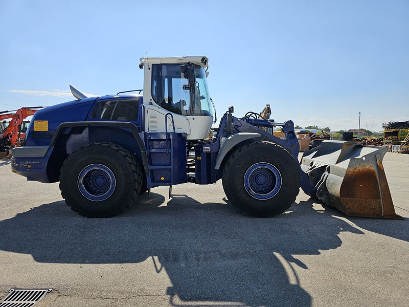 Wheel loader LIEBHERR L556