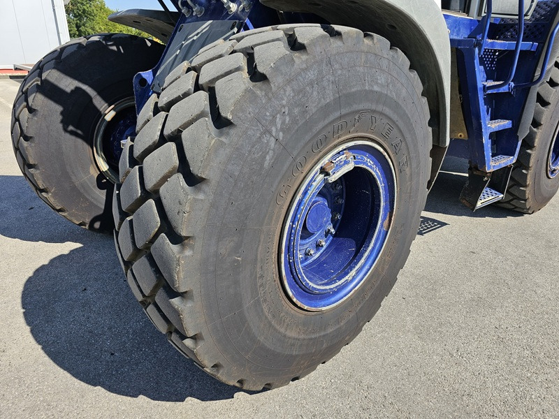 Wheel loader LIEBHERR L556
