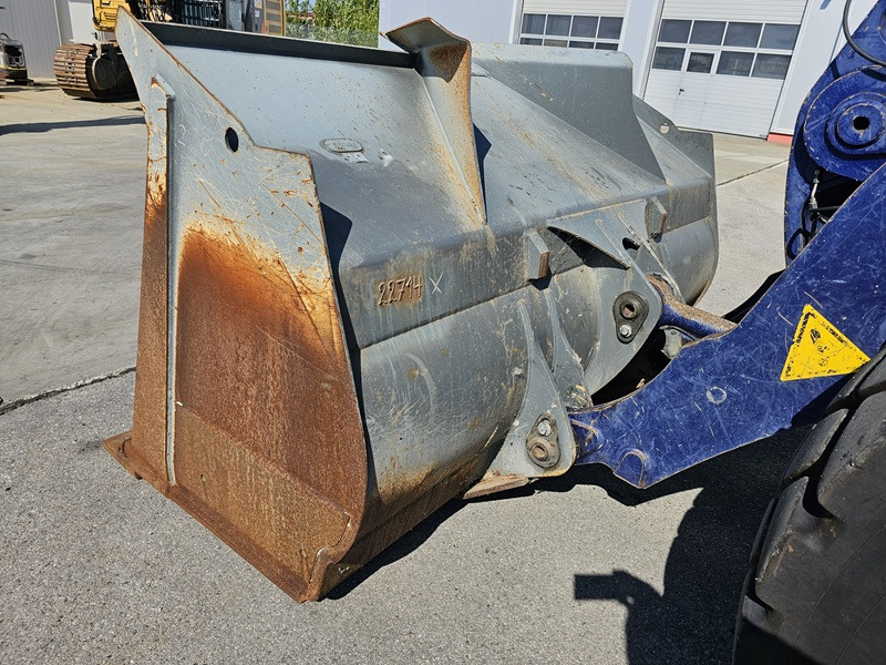 Wheel loader LIEBHERR L556