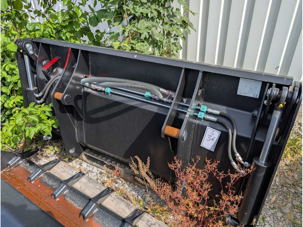 Wheel loader LSB - UNI BUCKET WITH TEETH - AS - 1850 MM - 0.8 CBM - 2023 - BUCKETS