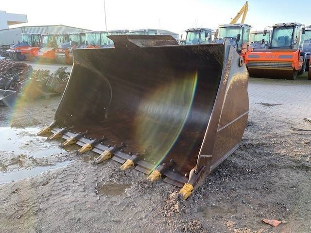 Wheel loader Liebherr (1884) L 586 Schaufel / bucket