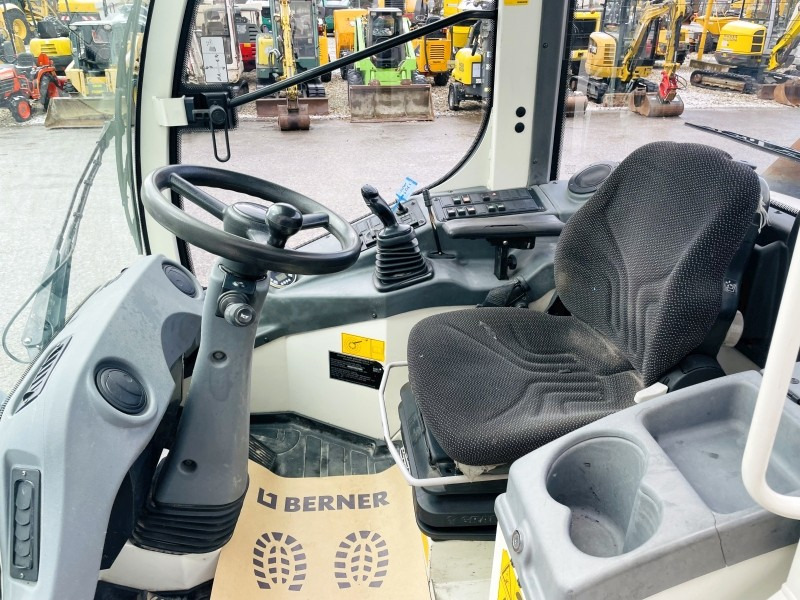 Wheel loader Liebherr L506C (3725)
