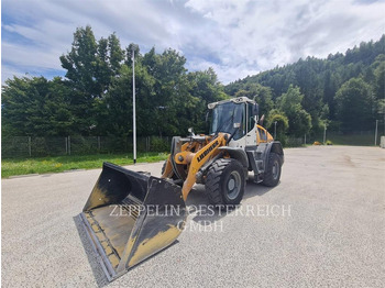 Wheel loader  Liebherr L526