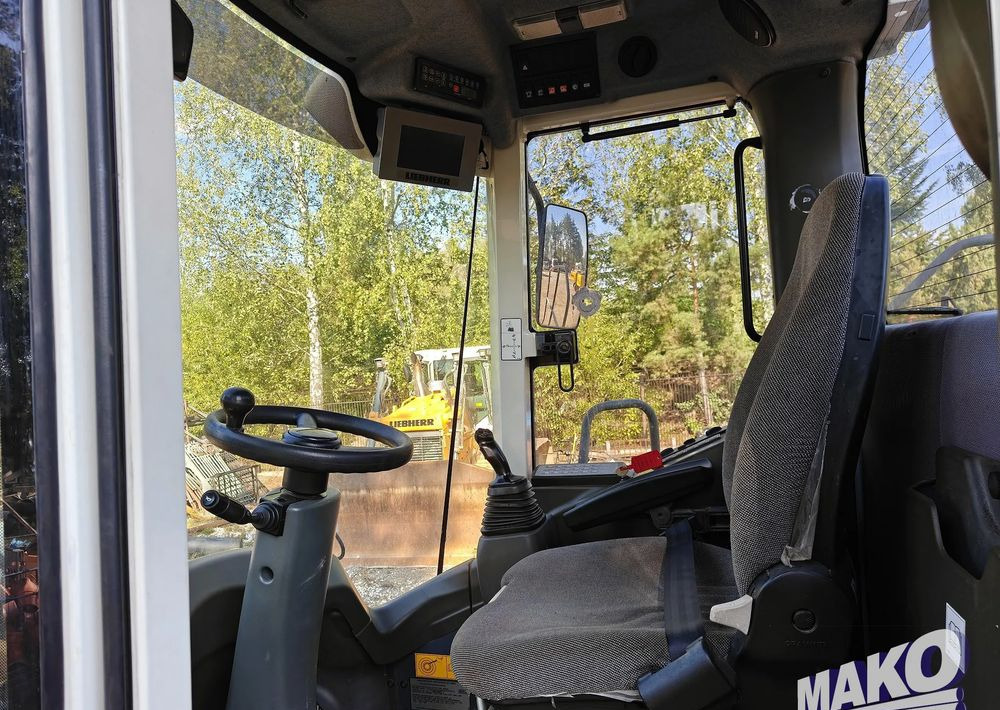 Wheel loader Liebherr L566