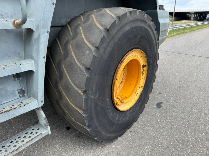 Wheel loader Liebherr L566 2plus2