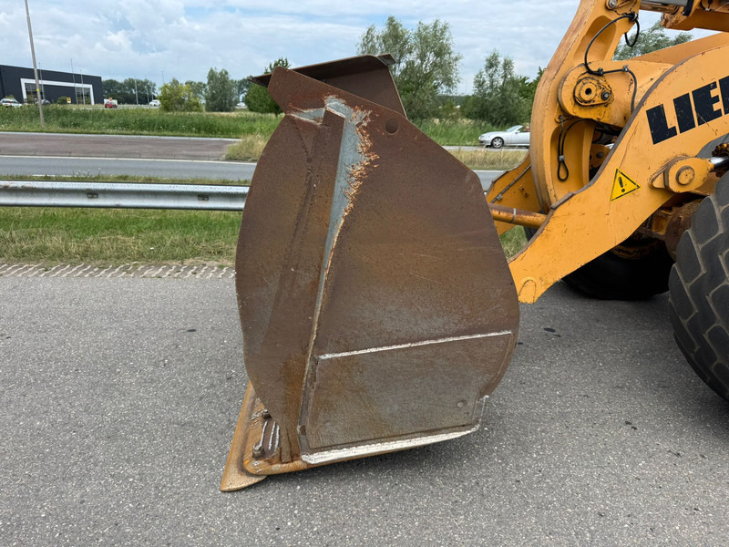 Wheel loader Liebherr L566 2plus2