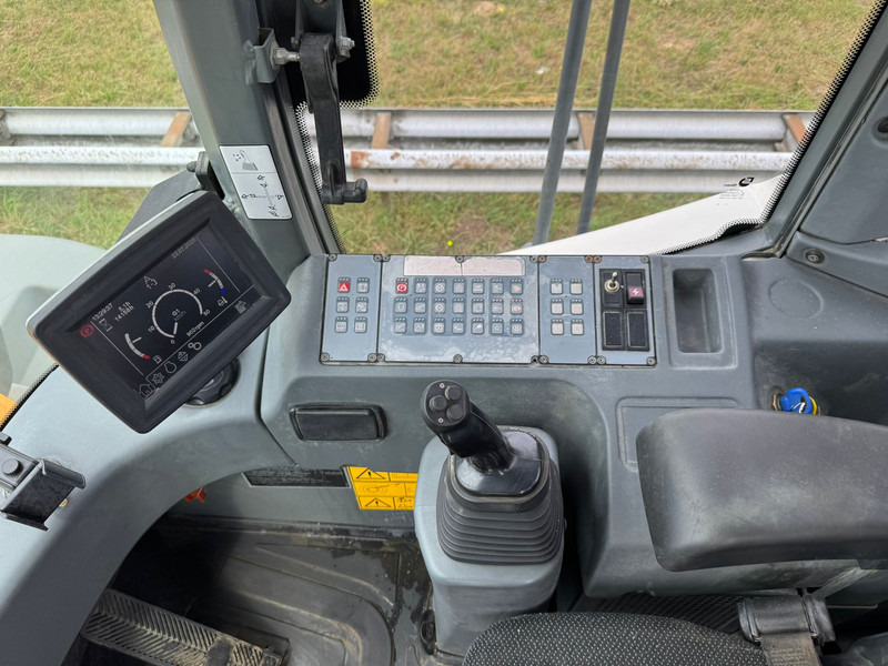 Wheel loader Liebherr L566 2plus2