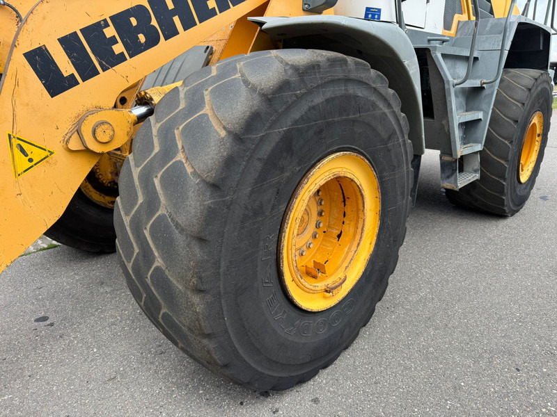 Wheel loader Liebherr L566 2plus2