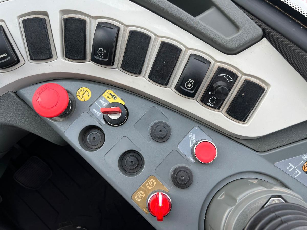 Wheel loader Merlo P35.11 / nur 148h! / Pratzenabstützung