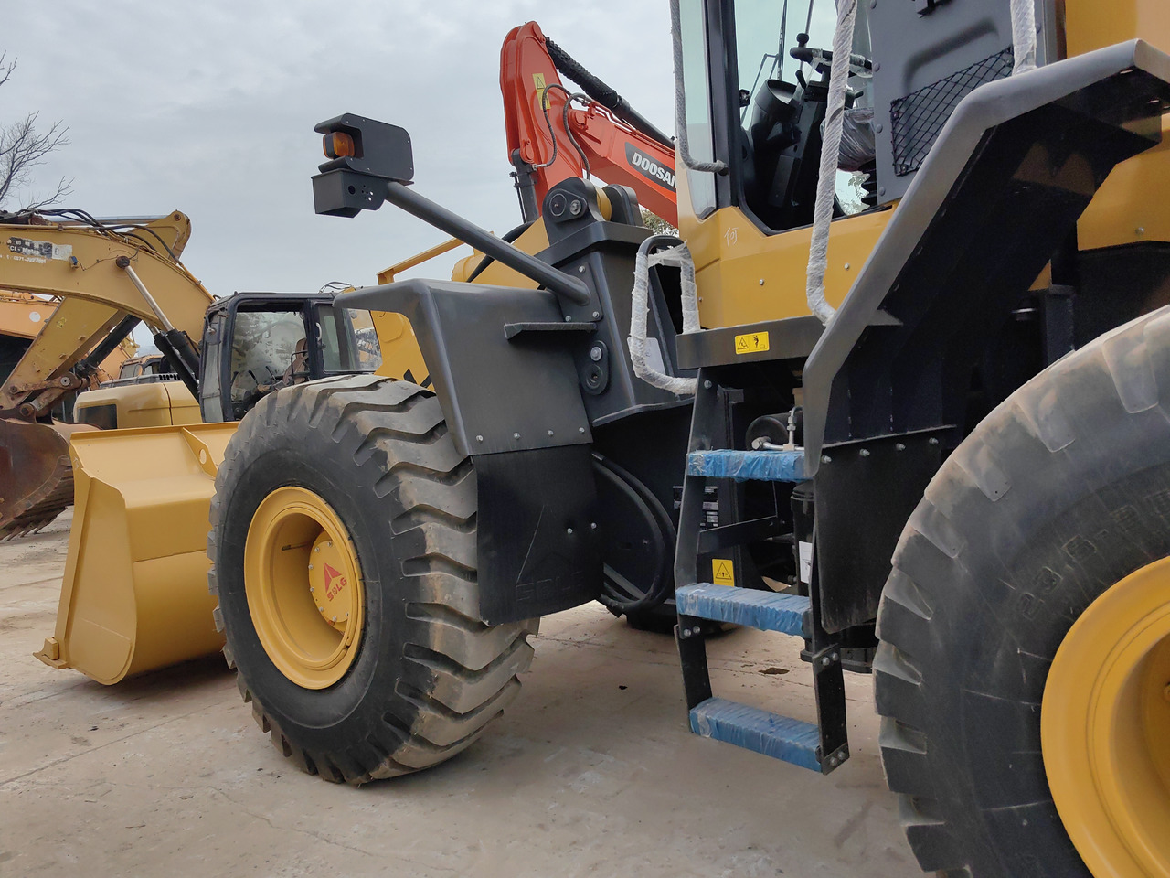 Wheel loader SDLG 956F