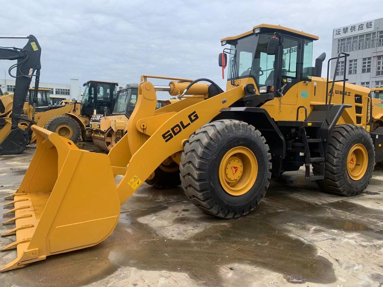Wheel loader SDLG LG956F