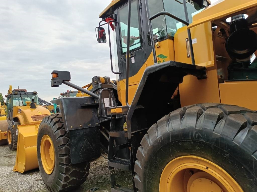 Wheel loader SDLG LG956F
