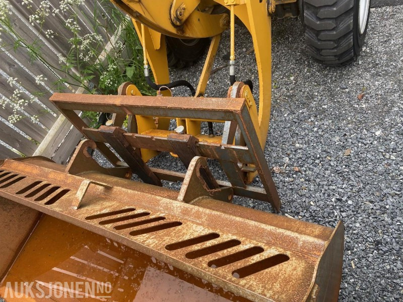 Wheel loader Sino 908 Hjullaster med skuffe og pallegaffler