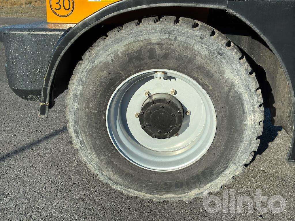 Wheel loader Swekip 2050 inklusive långgafflar och planeringsskopa