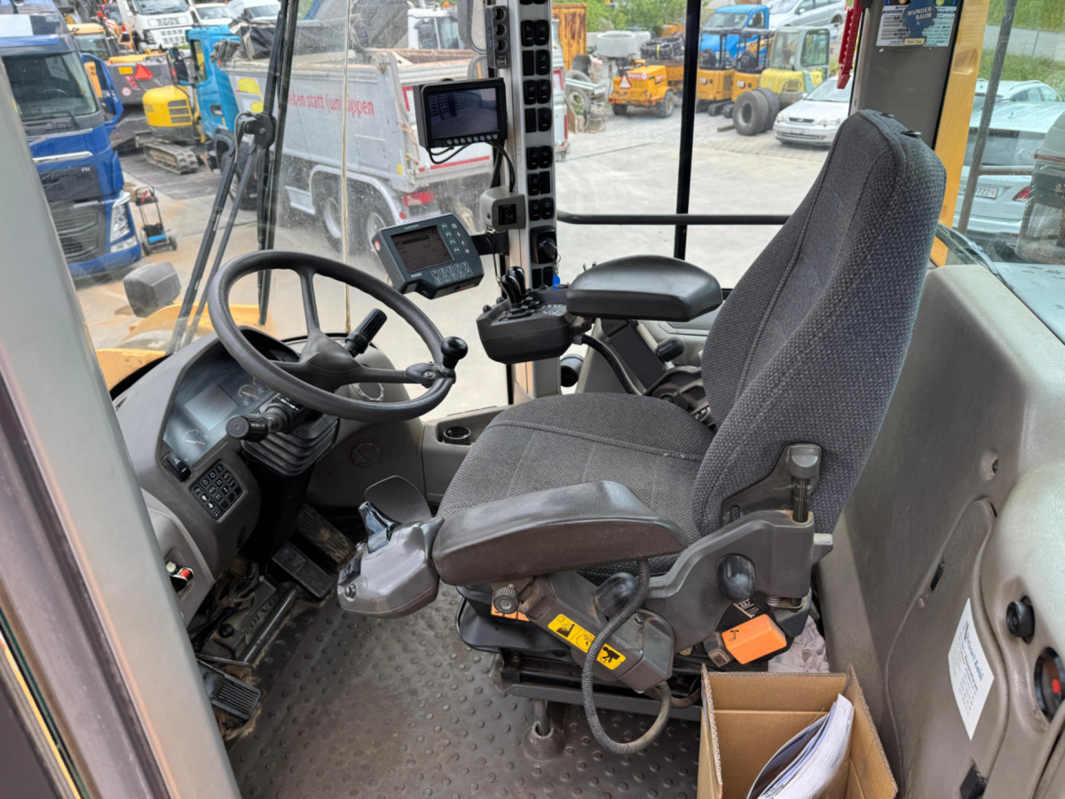 Wheel loader VOLVO L180G