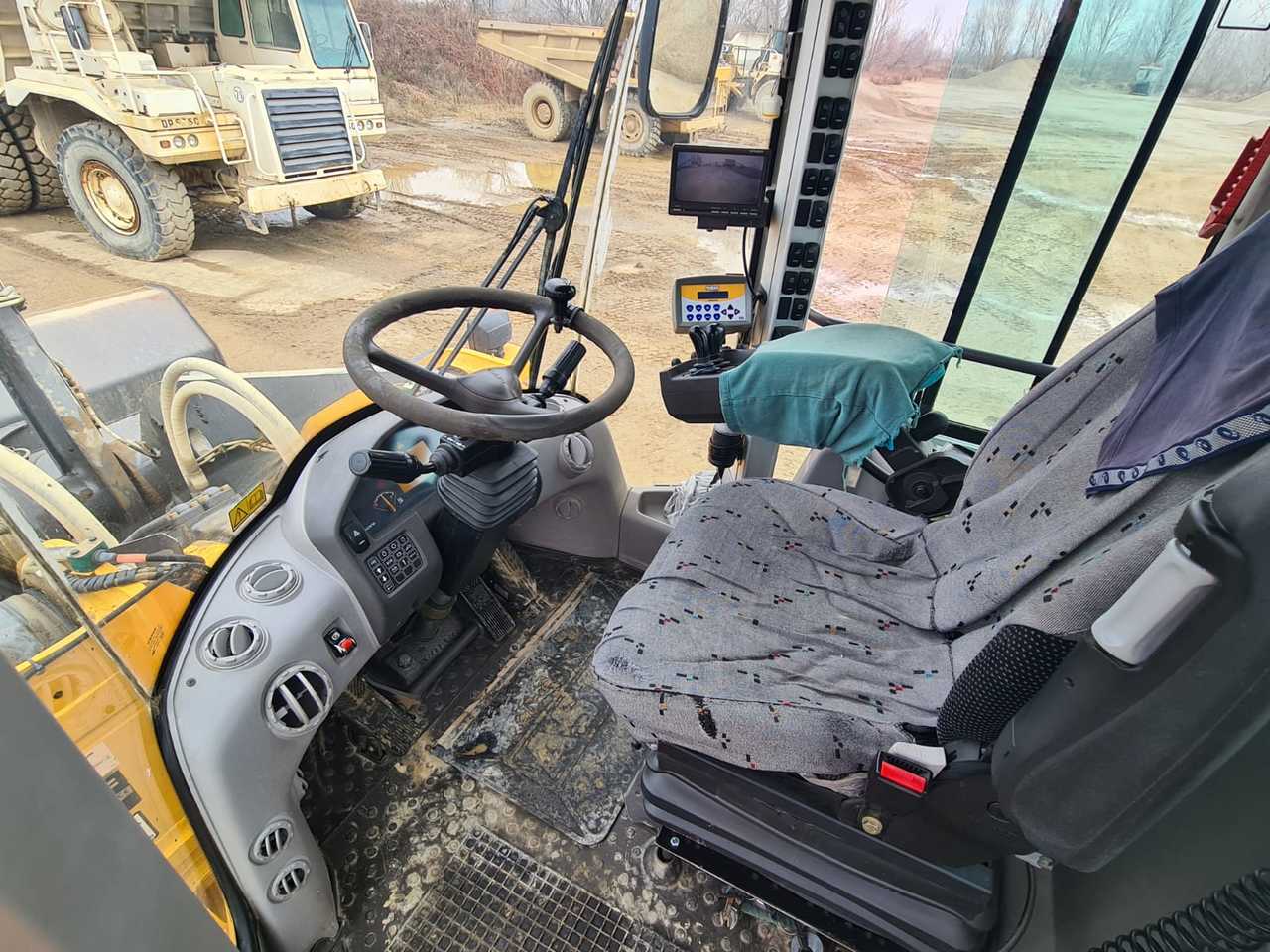 Wheel loader VOLVO L220G