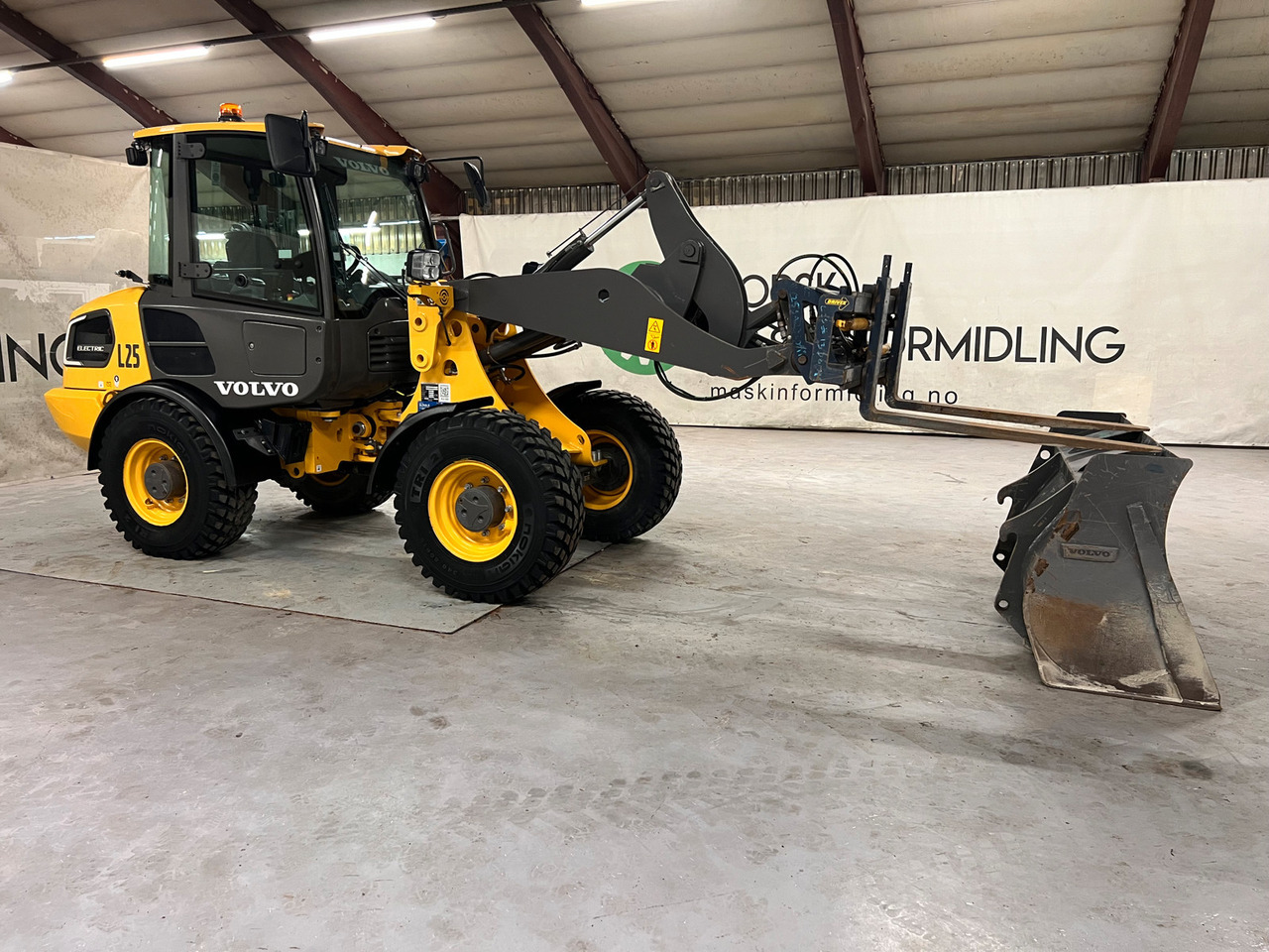 Wheel loader Volvo JL25H