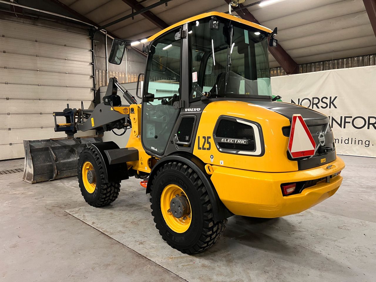 Wheel loader Volvo JL25H