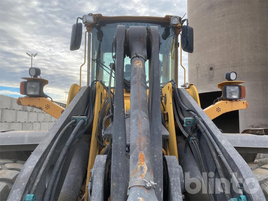 Wheel loader Volvo L120E
