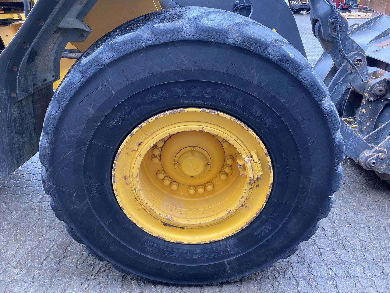 Wheel loader Volvo L120G