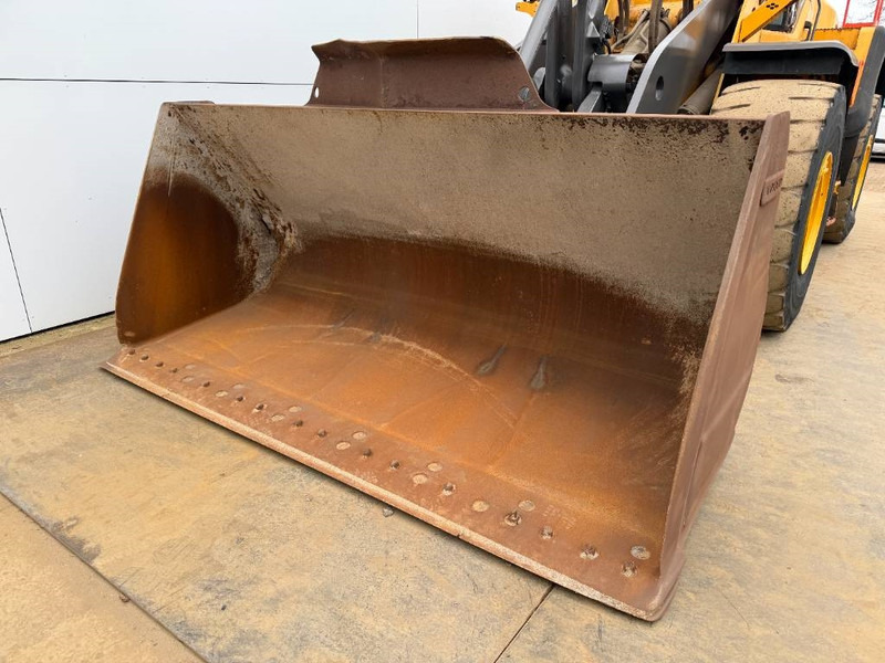 Wheel loader Volvo L150H - Weight System / Backup Camera