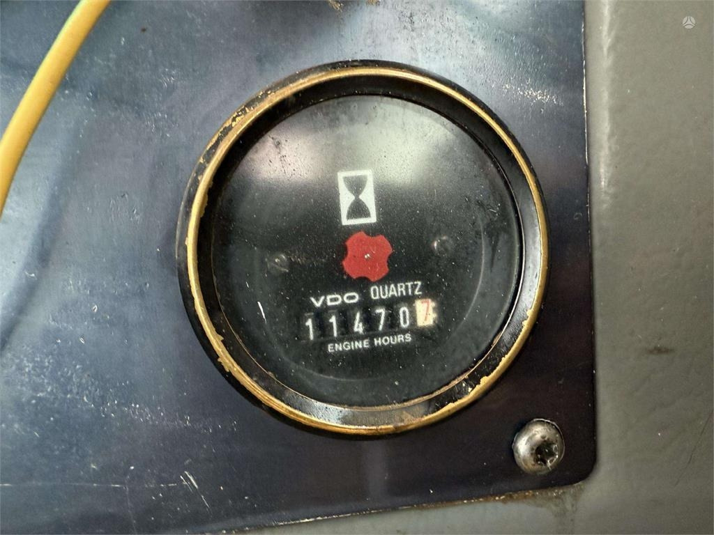 Wheel loader Volvo L180C quick coupler