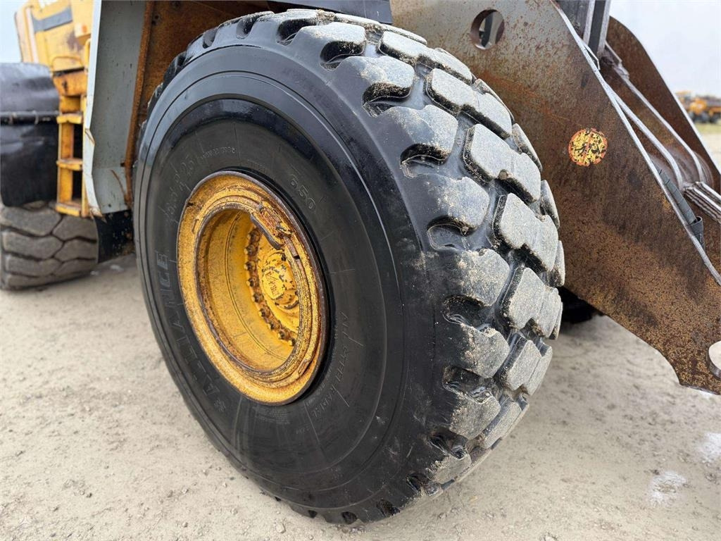 Wheel loader Volvo L180C quick coupler