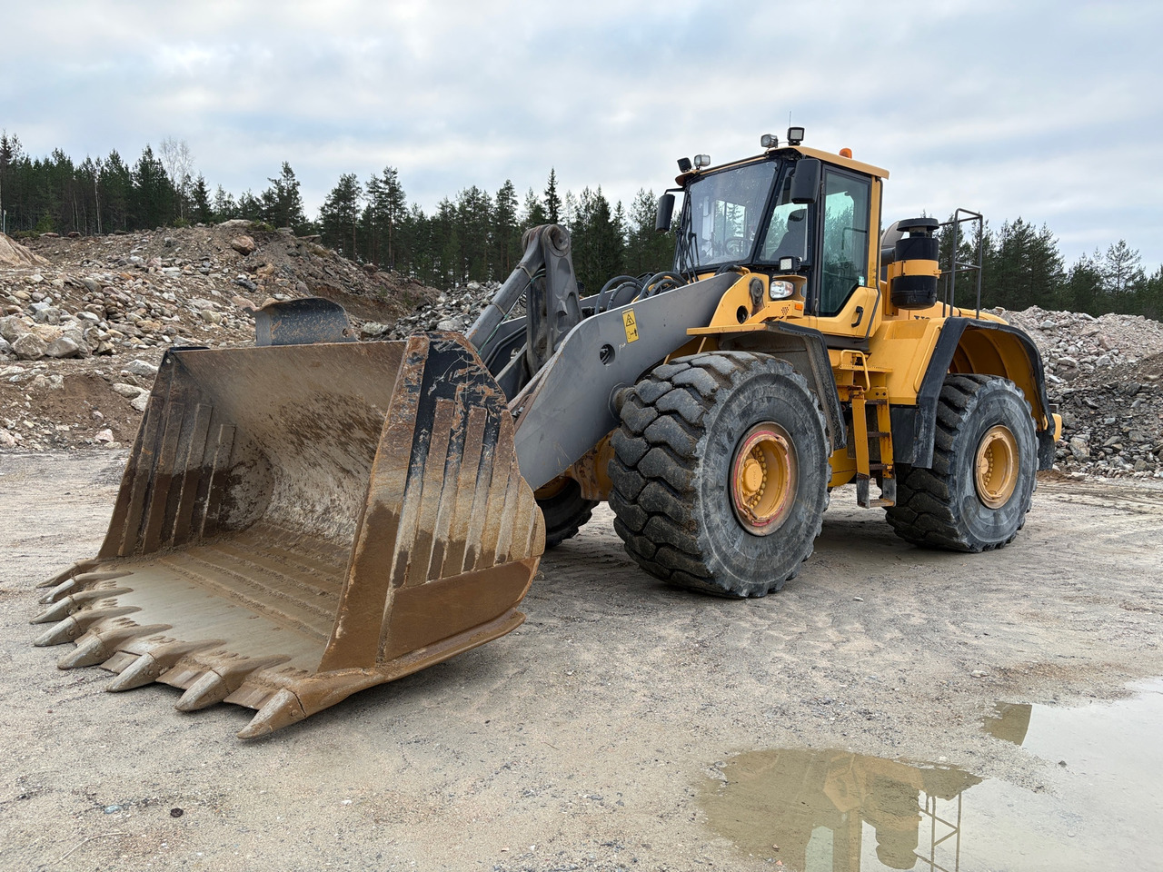 Wheel loader Volvo L220F