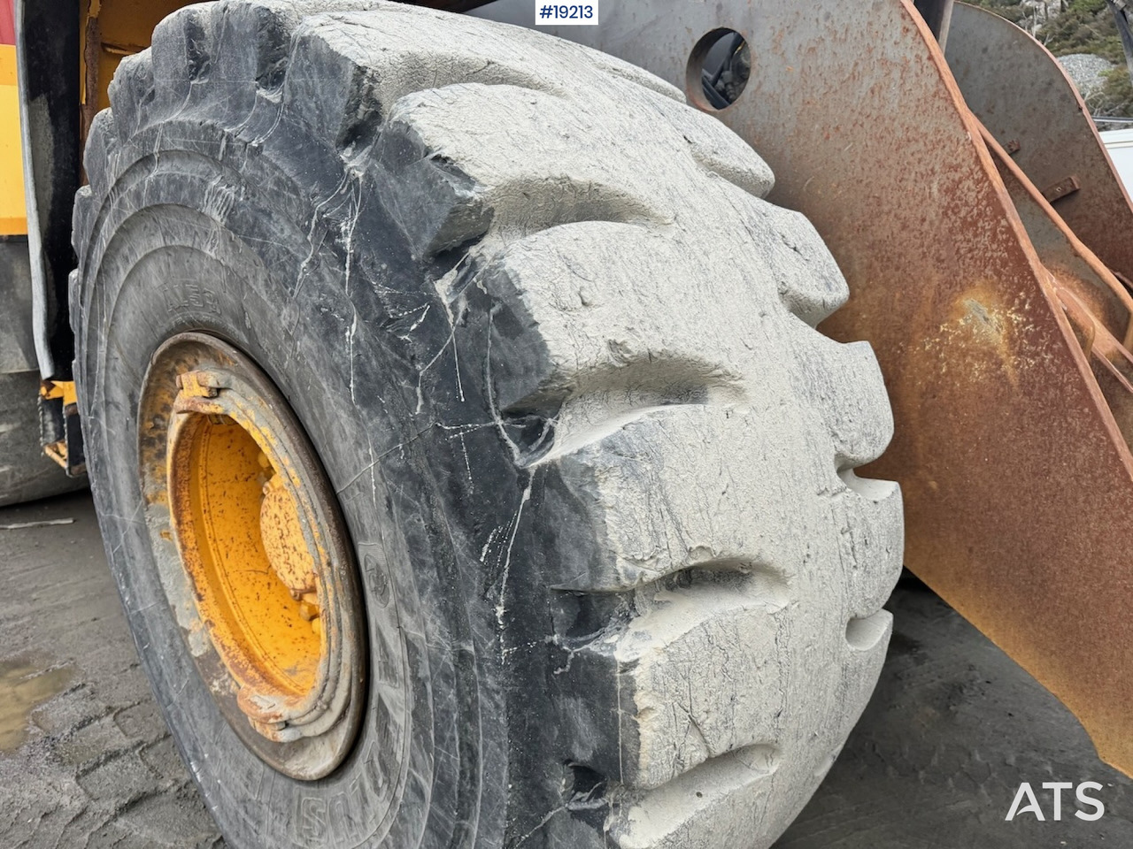 Wheel loader Volvo L220F