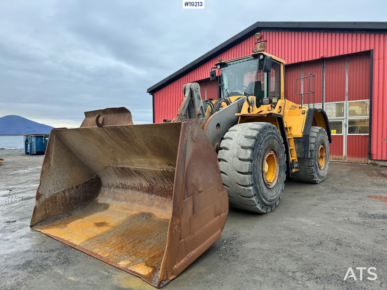 Wheel loader Volvo L220F