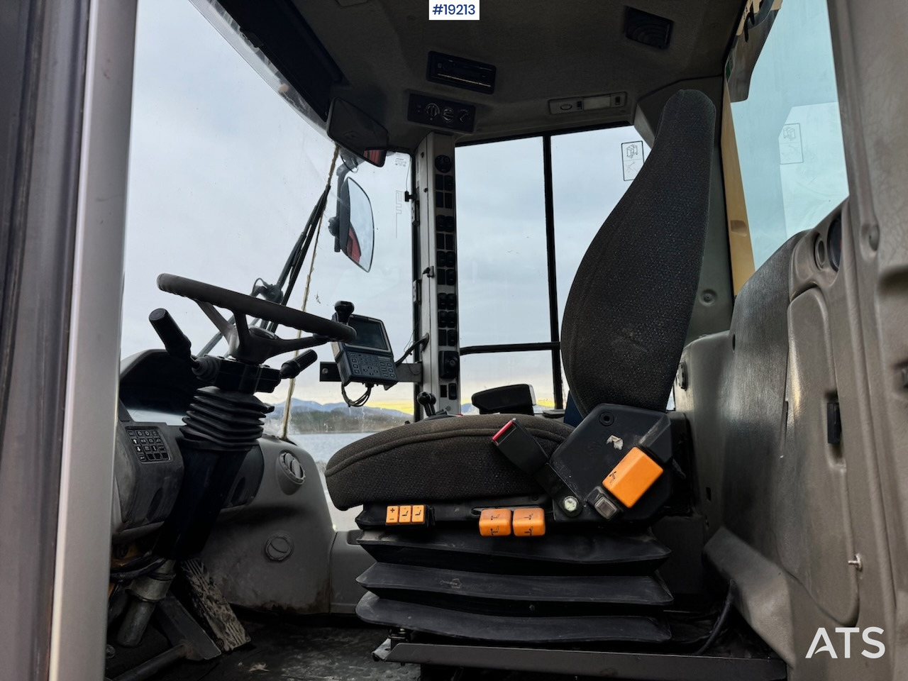 Wheel loader Volvo L220F