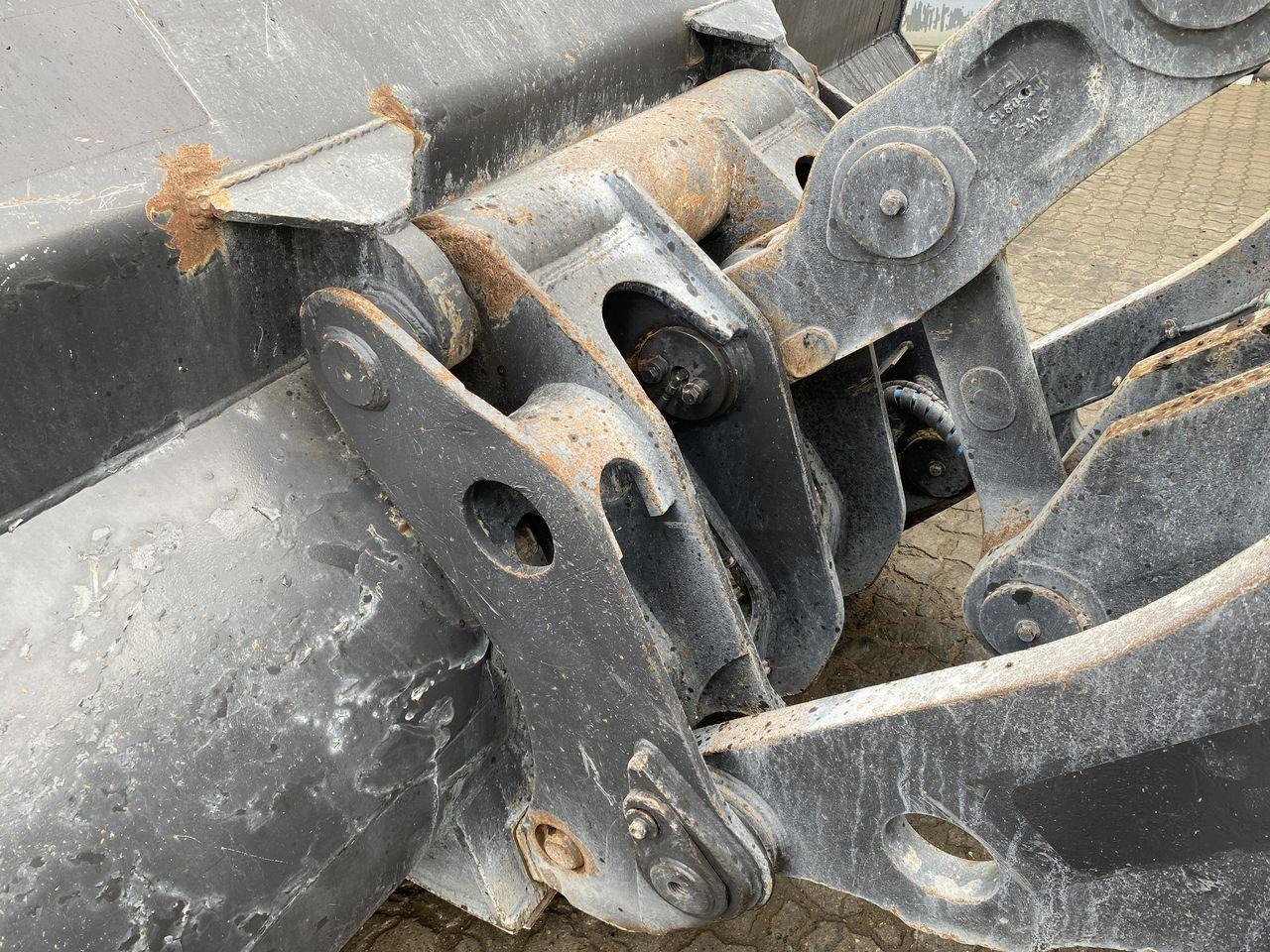 Wheel loader Volvo L220G