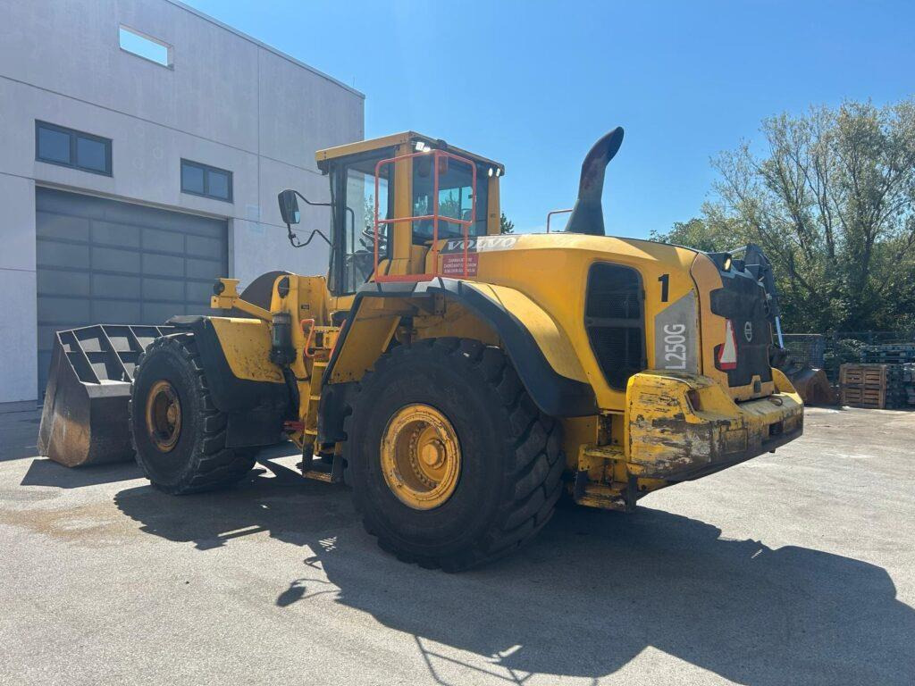Wheel loader Volvo L250G