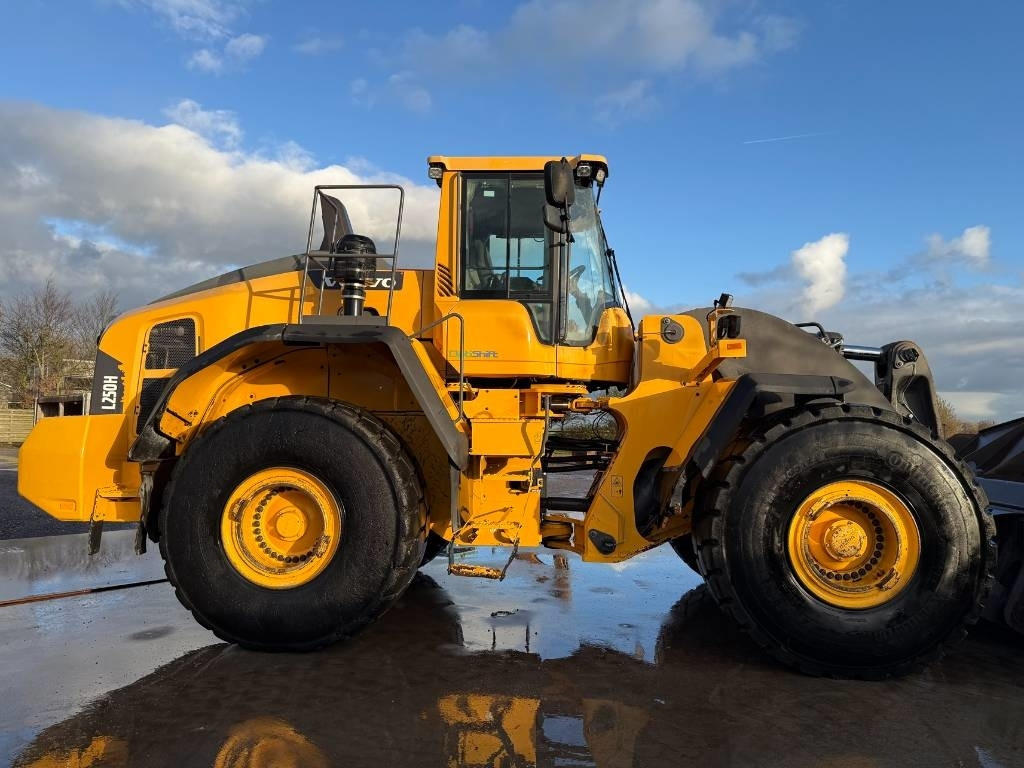 Wheel loader Volvo L250H