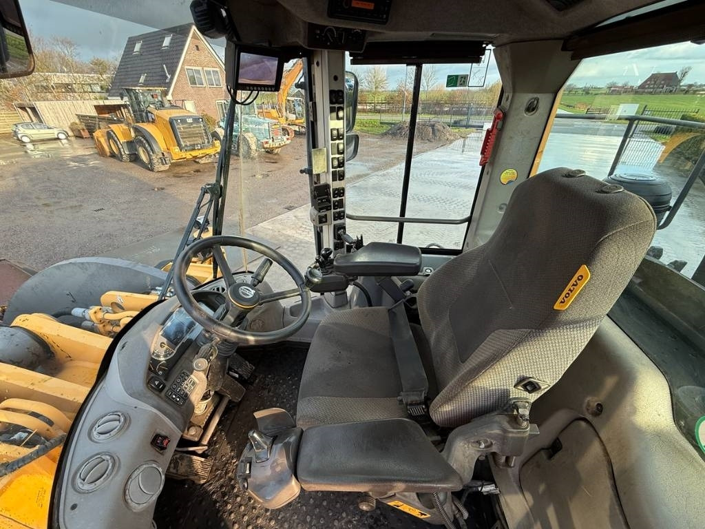 Wheel loader Volvo L250H