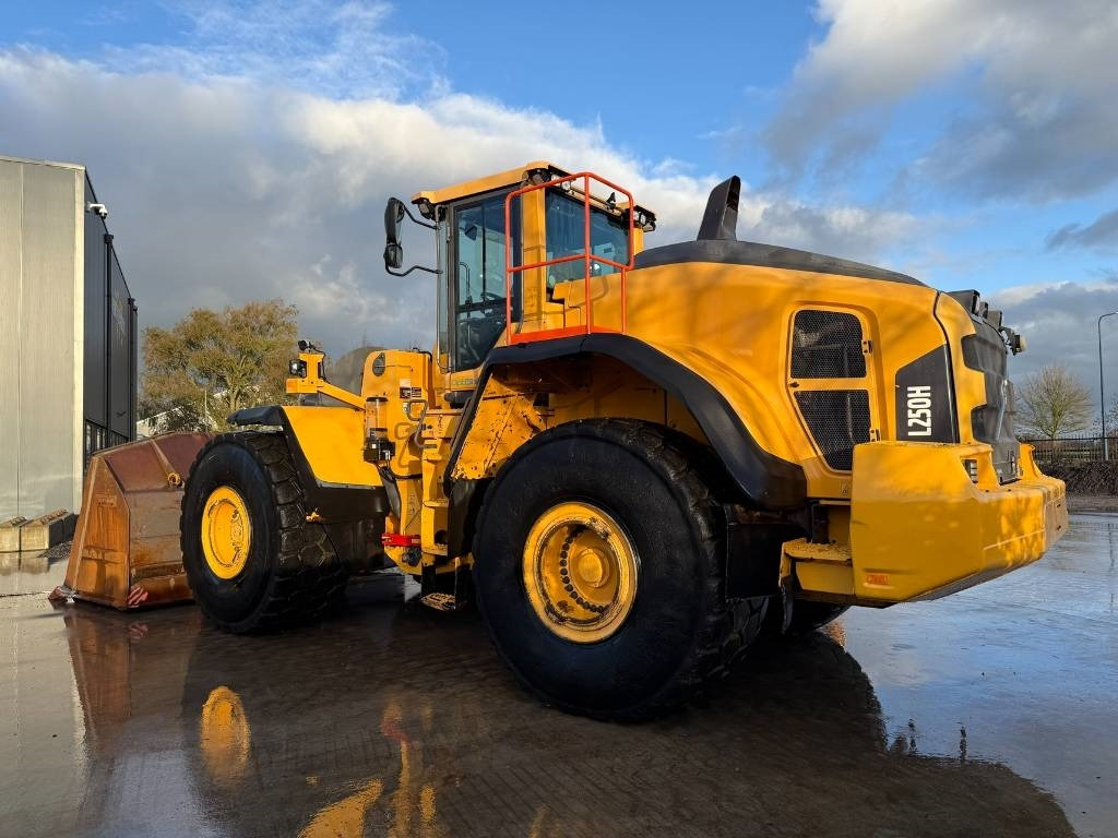 Wheel loader Volvo L250H