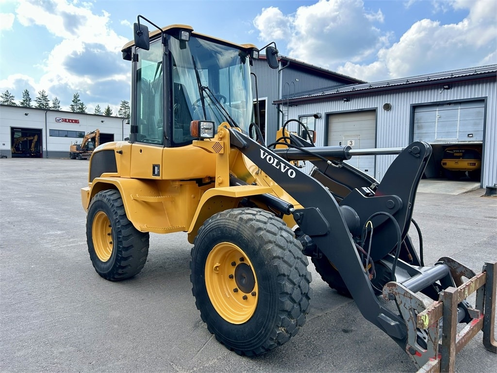 Wheel loader Volvo L30G TRUKKIPIIKEILLÄ