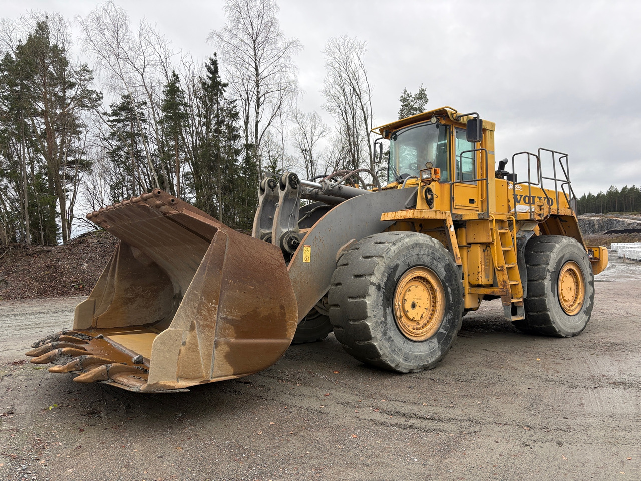 Wheel loader Volvo L330E