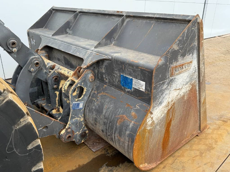 Wheel loader Volvo L60H - Backup Camera / Quick Coupler