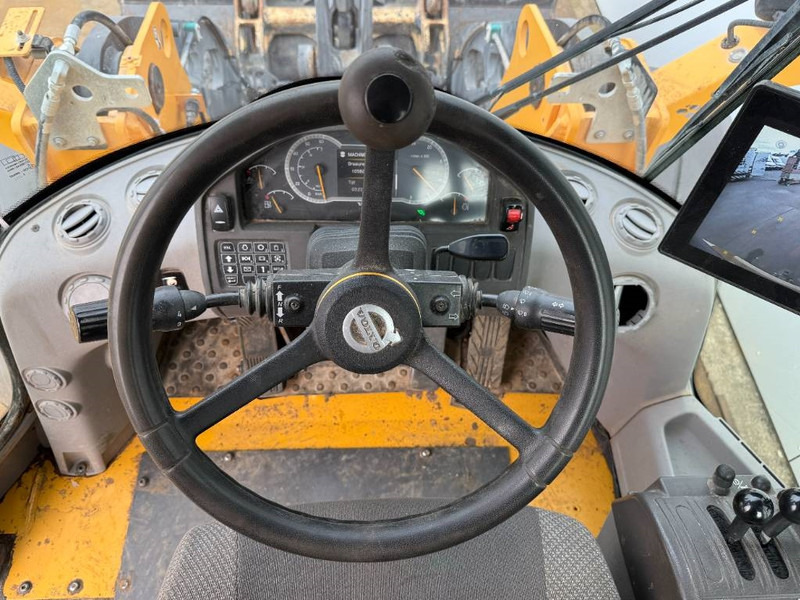Wheel loader Volvo L60H - Backup Camera / Quick Coupler