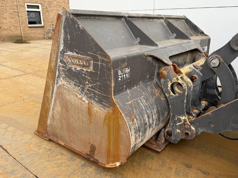 Wheel loader Volvo L60H - Backup Camera / Quick Coupler