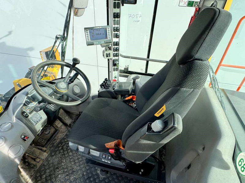 Wheel loader Volvo L70H - Weight System / 3rd Function