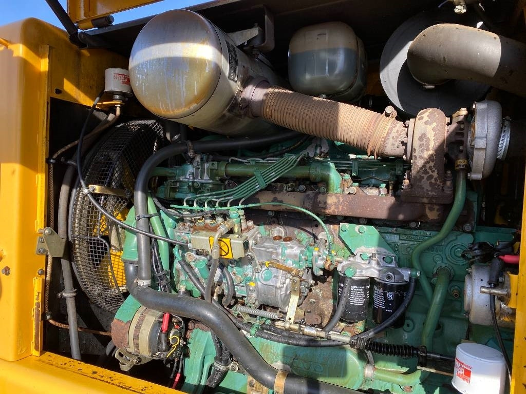 Wheel loader Volvo L90D Origine Française endommagée