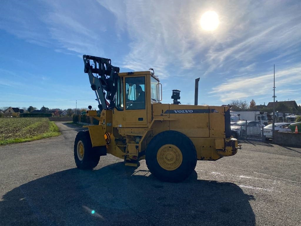 Wheel loader Volvo L90D Origine Française endommagée