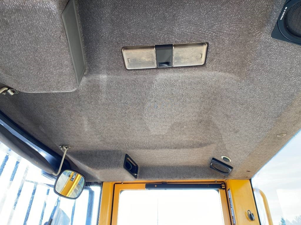 Wheel loader Volvo L90D Origine Française endommagée