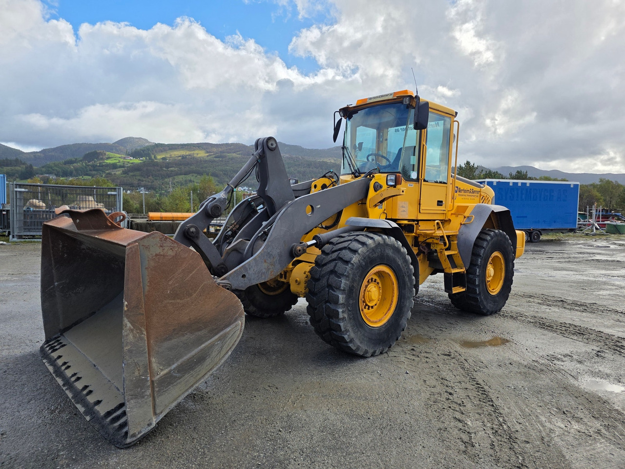 Wheel loader Volvo L90E