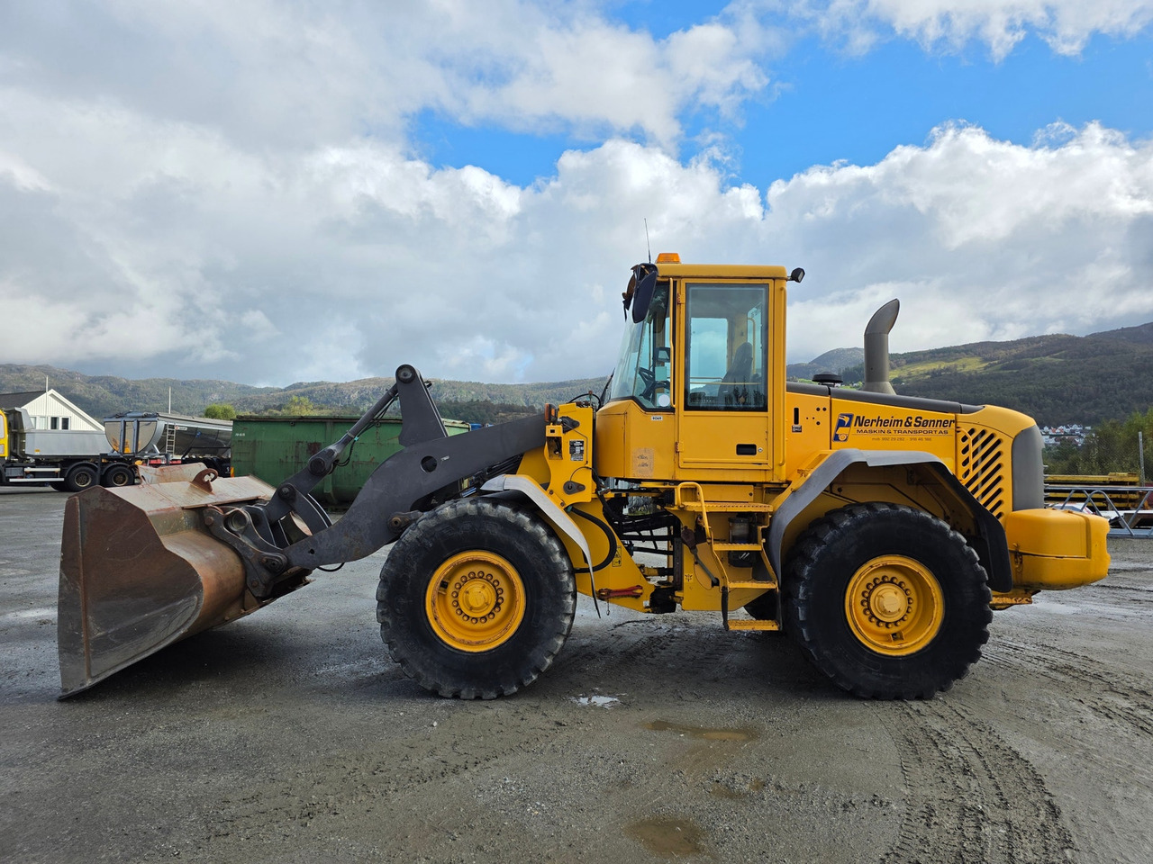 Wheel loader Volvo L90E