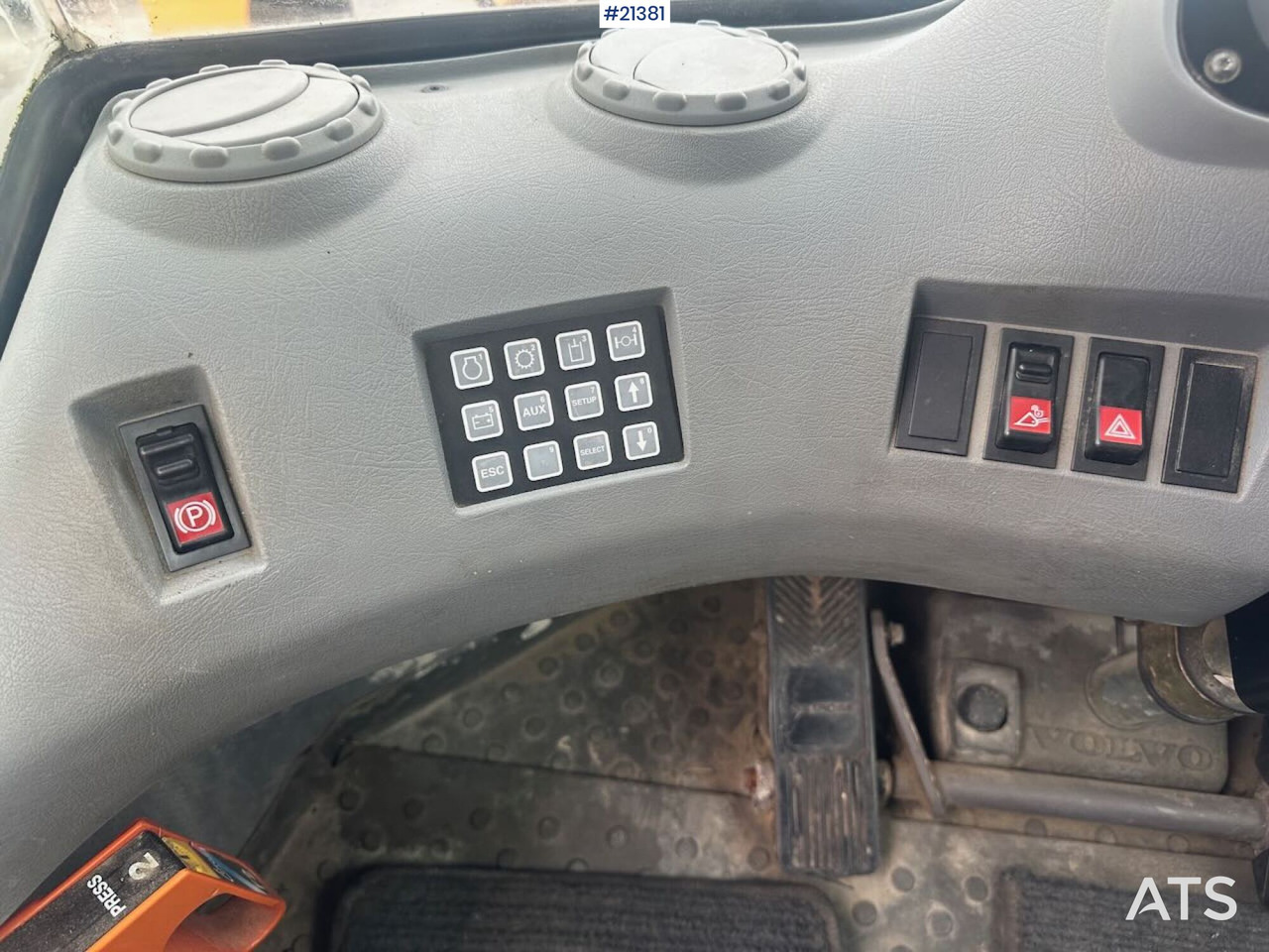 Wheel loader Volvo L90E hjullaster. SE VIDEO